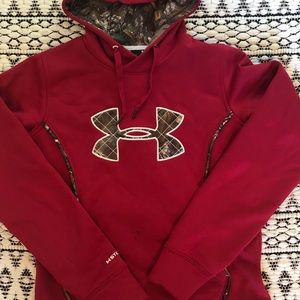 Underarmour magenta w/camo accents hoodie sz small